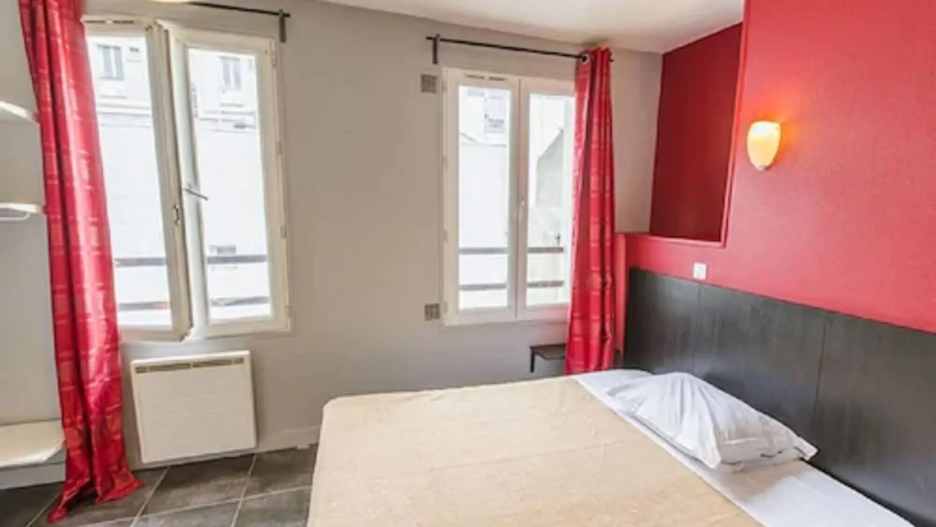 ** Hotel Hipotel Paris Montmartre Gare Du Nord France
