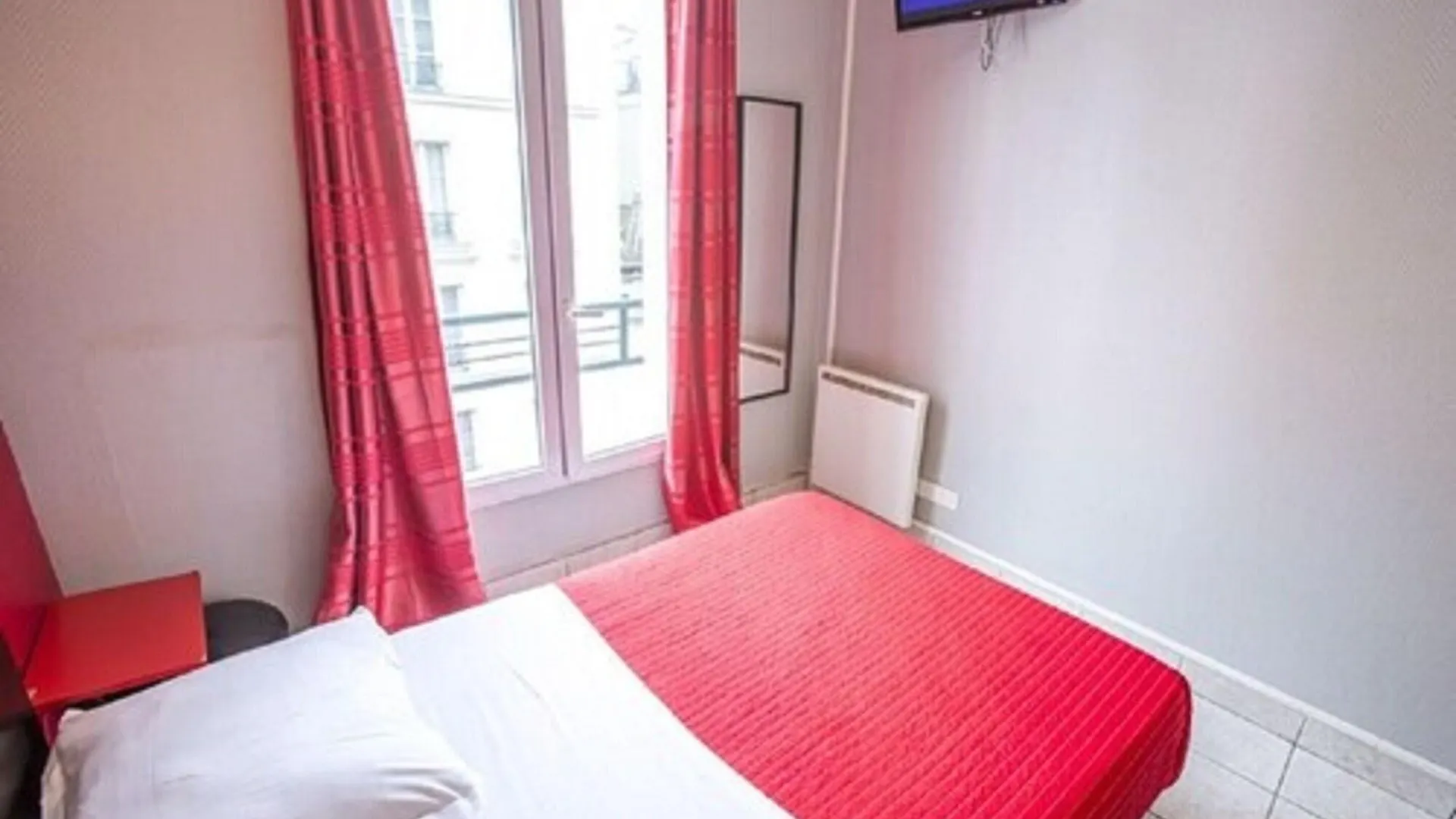 Hipotel Paris Montmartre Gare Du Nord Hotel
